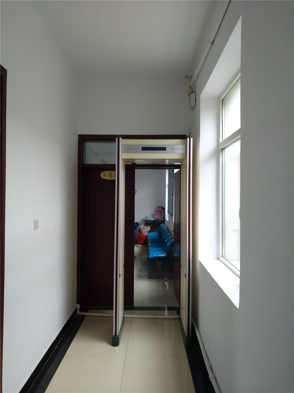 <b>青海省互助县东沟北山法庭---安检门</b>